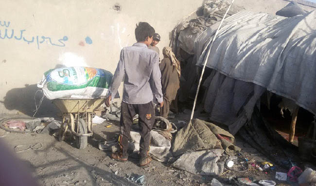 آيندهي که درميان زباله ها تباه ميشود